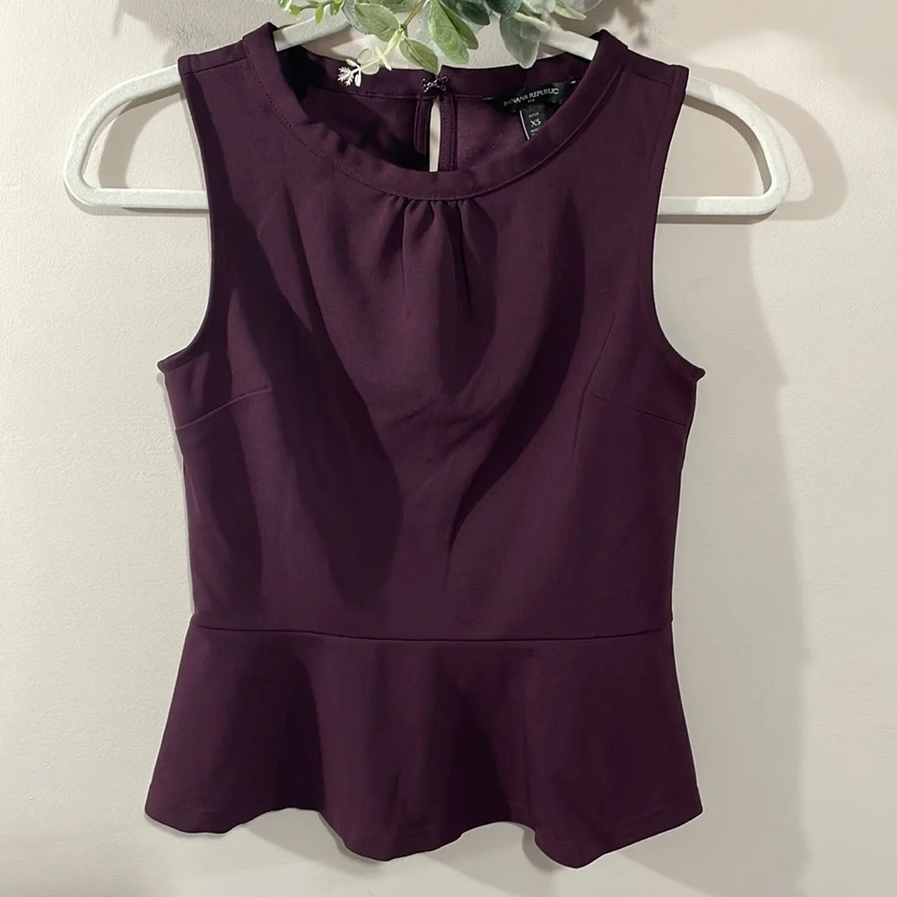 Banana Republic Sleeveless Peplum Keyhole Back Detail Plum Top XS Petite